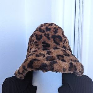 Fuzzy leopard print bucket hat